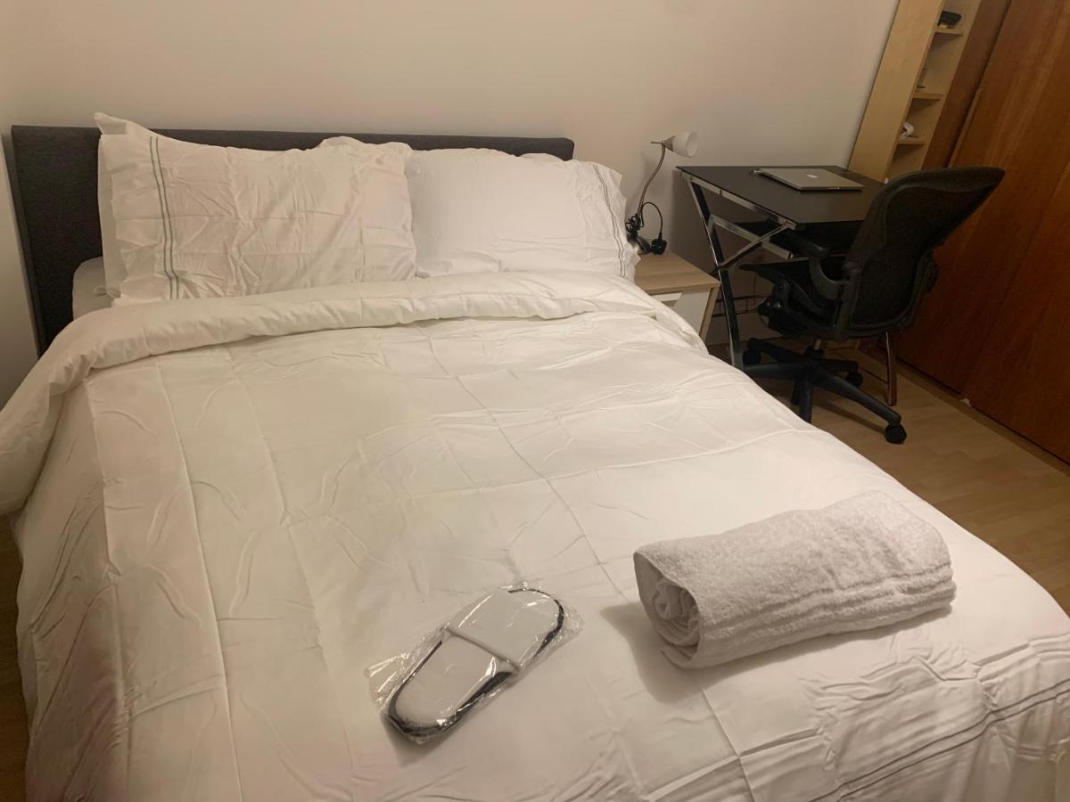 Lovely Room, Free Parking In Private Gated Place London Kültér fotó
